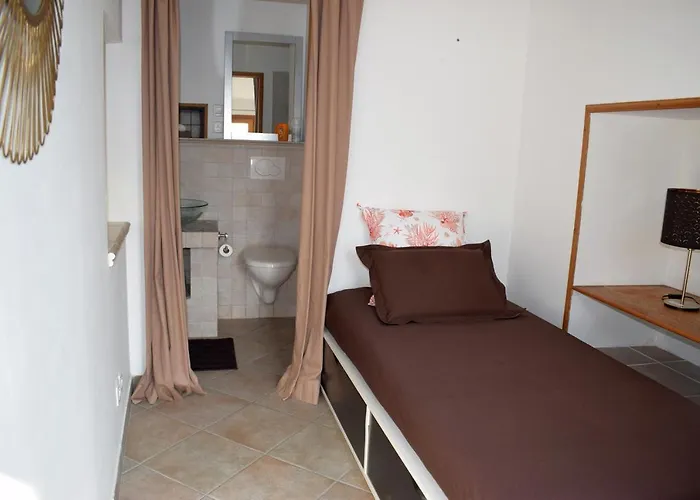 Autour Du Soleil Bed & Breakfast 3*